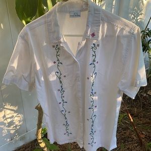 Bobbie Brooks Floral Embroidered Crisp White Button Down Shirt - Size Large